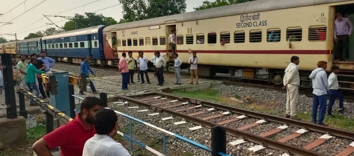 loco pilot died on the way to kanpur through intercity