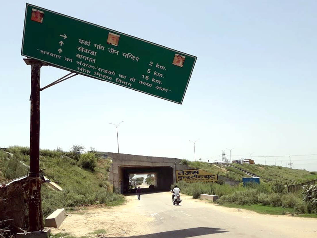 The sign board on the road in Baragaon is inviting the accident