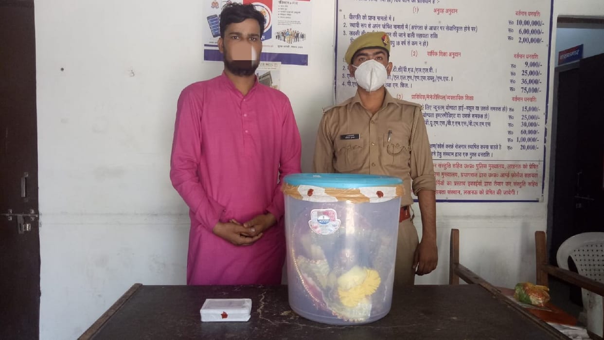 Ghaziabad The priest himself stole the throne to take over the throne the accused arrested