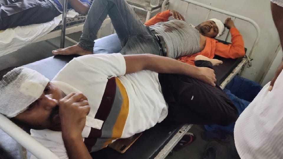 Chhatarpur: Two sides clash in Panotha village over Sarpanch election, 6 injured in fight