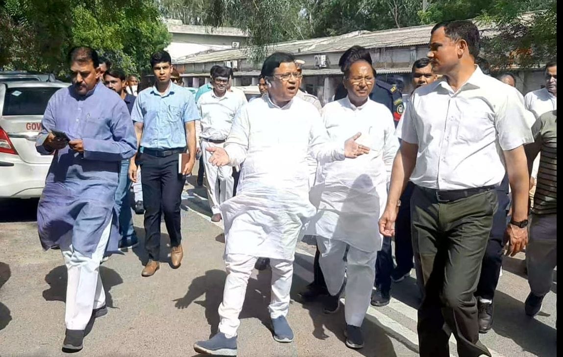 The Minister, Urban Bodies Minister did surprise inspection of Municipal Corporation due to non-availability of parking at Corporation Headquarters