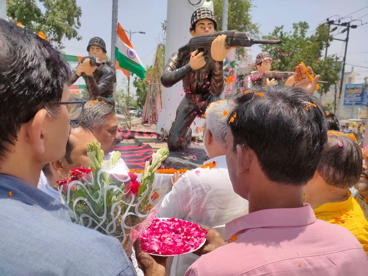 Dedication of statues of three soldiers at Hasanpur Chowk