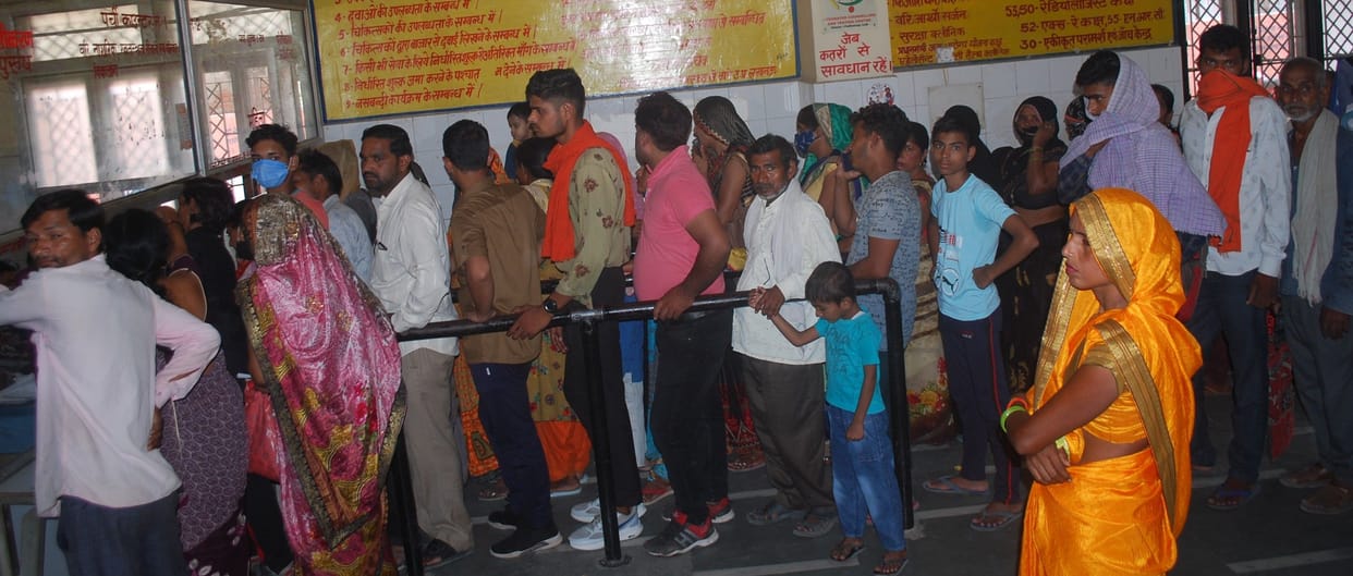 Hathras: Patients wandering for ECG, X-ray and ultrasound