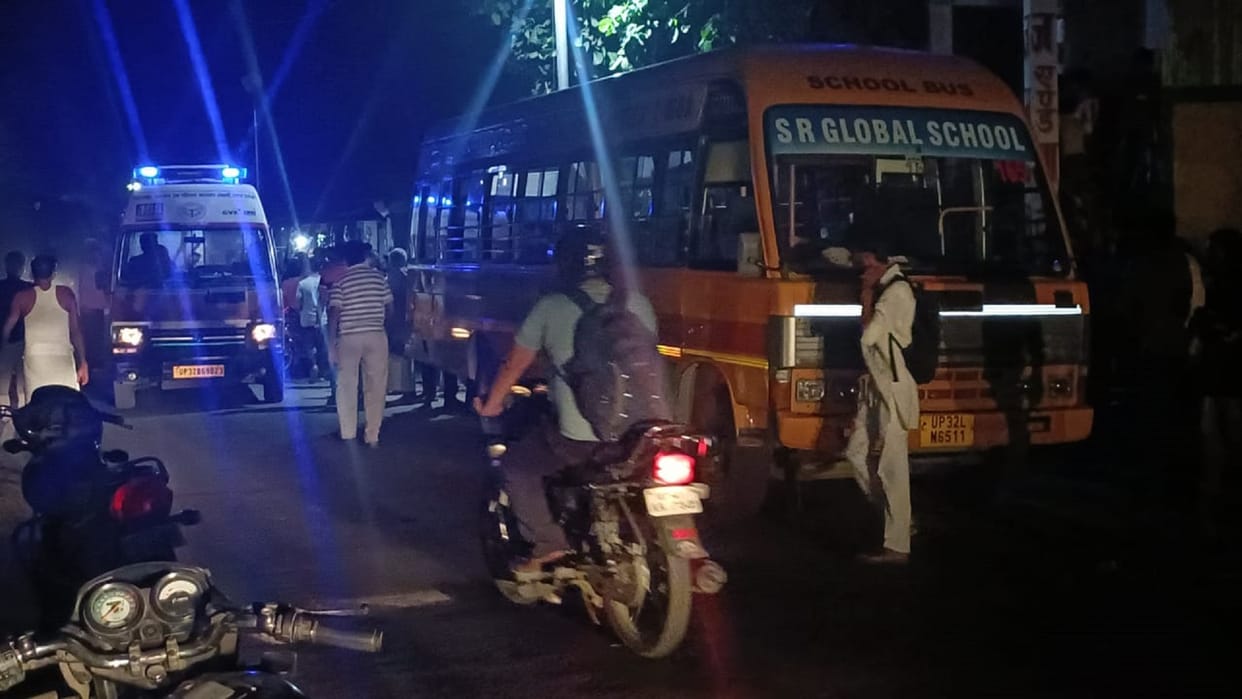 Lucknow Uncontrolled school bus tramples two bike riders hospitalized villagers create ruckus