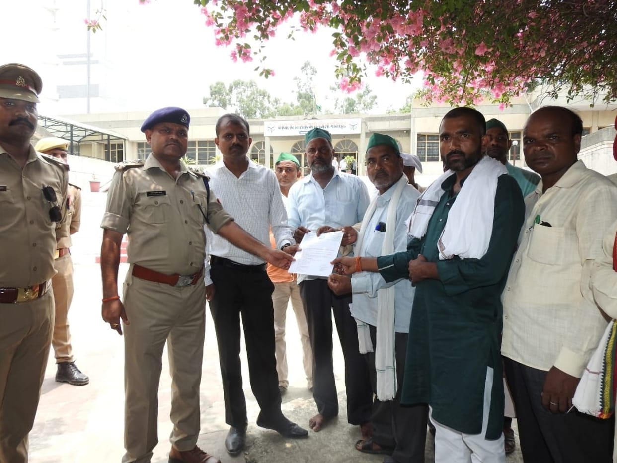 Farmers organization on the road in protest against Agneepath