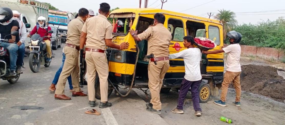 Tempo woman dies on highway, husband injured