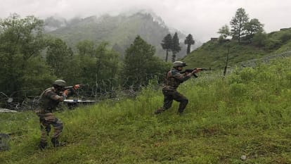 Jammu Kashmir 300 Terrorists Trying To Infiltrate in Machil Sector Across The Border News In Hindi