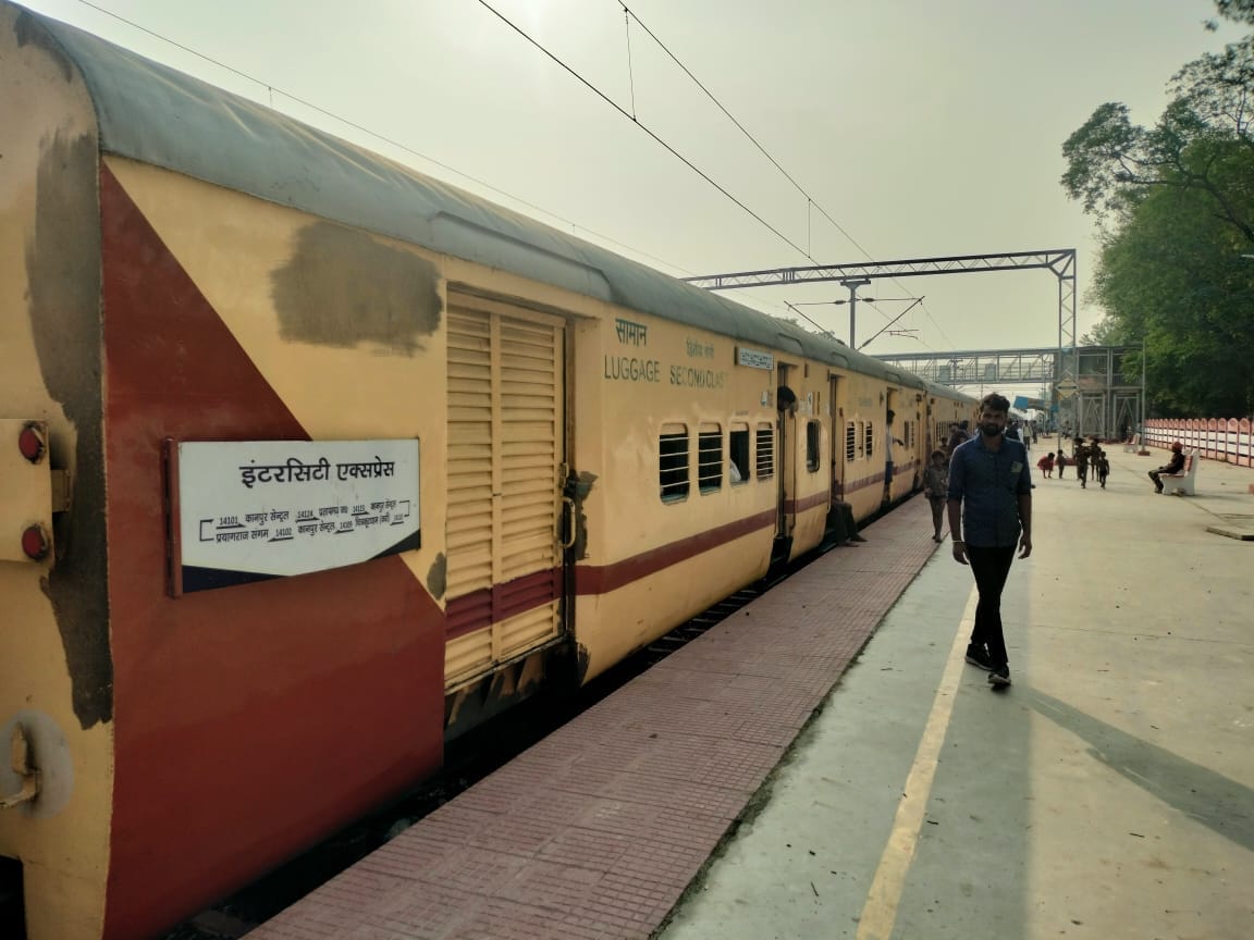 Amethi News: Loco pilot of intercity train dies in suspicious condition, was to retire after a week