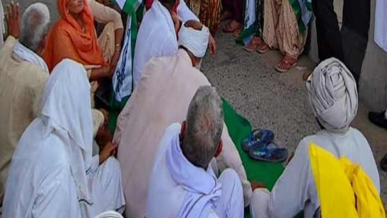 Protest at district headquarters against Agneepath scheme in Meerut