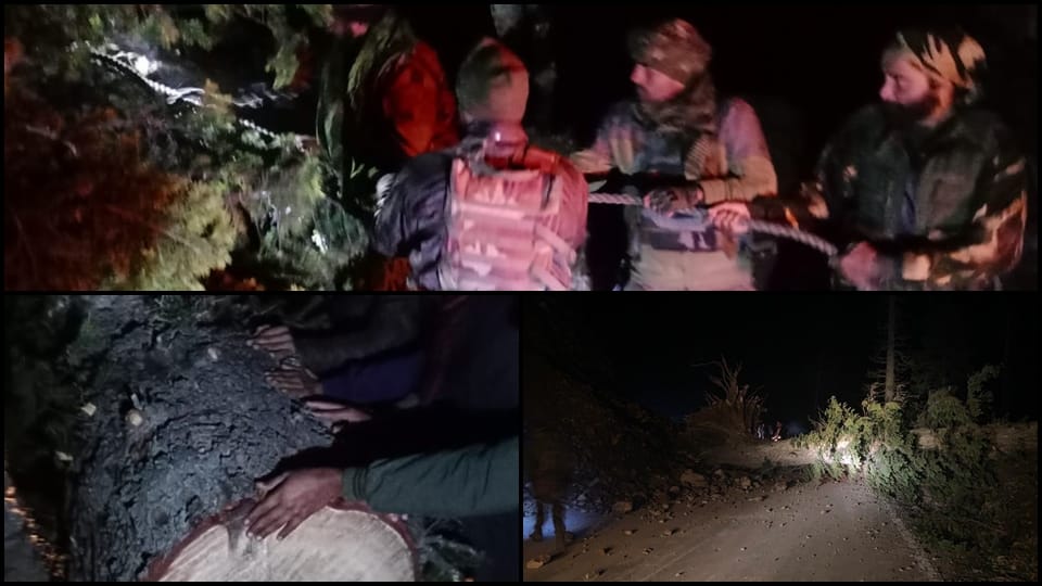 Army Rescued 80 Passengers Stuck On Mughal Road in poonch Due To Landslide and Falling Big Tree On Road