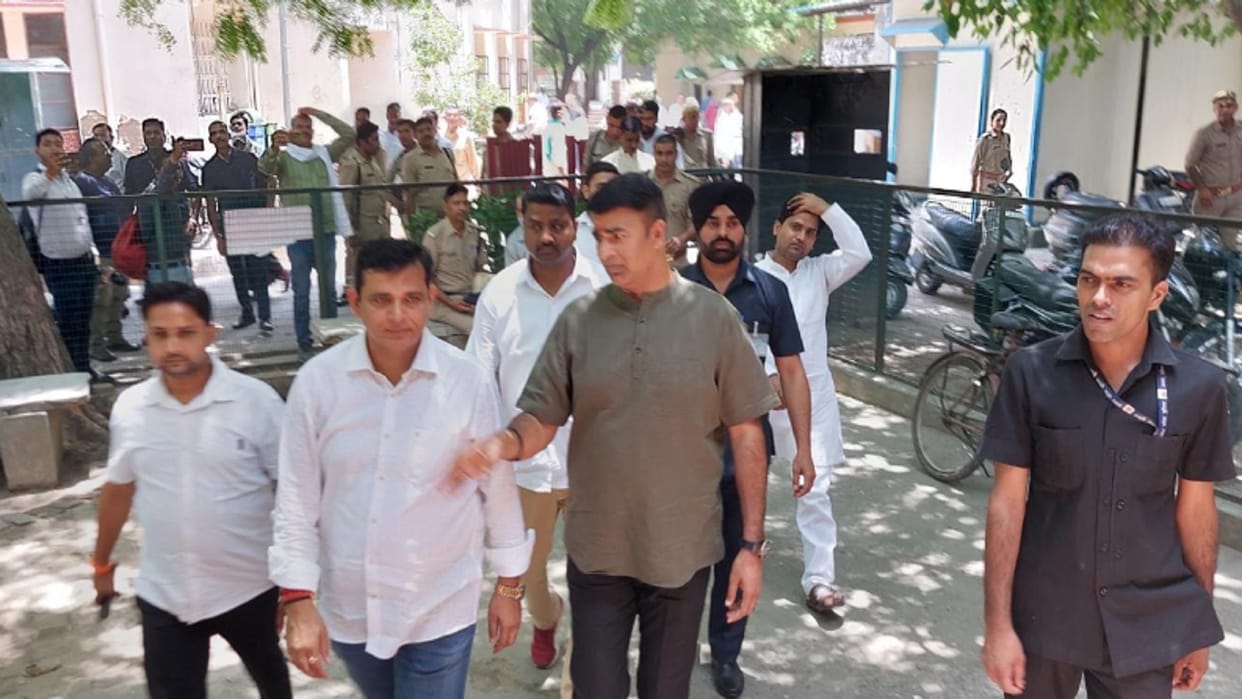 BJP leader Sangeet Som appeared in court in Muzaffarnagar, charges will be fixed