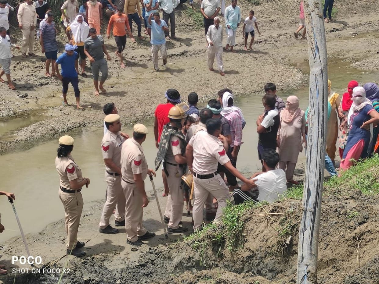 Irrigation department team arrived with heavy police force to uproot illegal pipelines, villagers protested