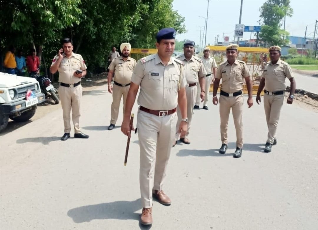 Police checked 1974 suspicious vehicles in four hours, challan 17 of 204 seized
