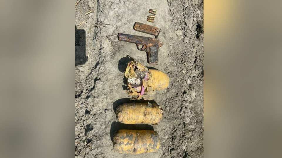 BSF recovered heroin pistol and cartridges in Amritsar