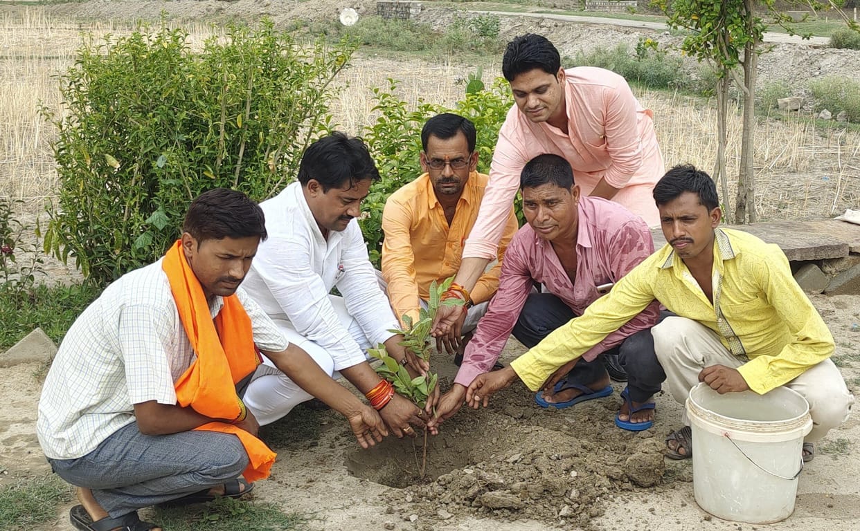 Message of environmental protection by planting saplings in Jait village of Sadar Tehsil on sacrifice day