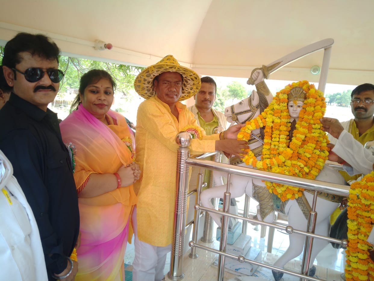 Tribute paid to Rani Durgavati by worshiping Badadev