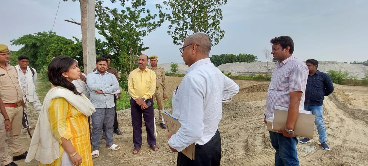 DM saw the dumping of white sand, reprimanded the officials