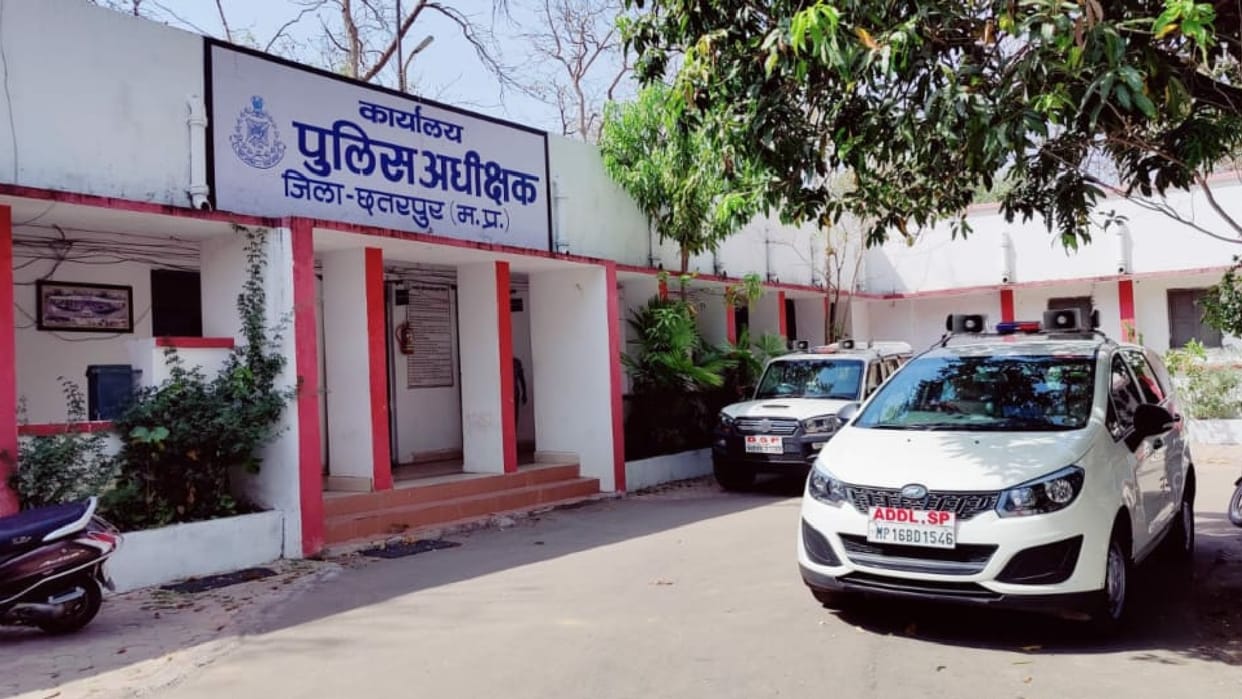 Chhatarpur: Police engaged in preparations to conduct peaceful and fair elections, polling will be held at 637 polling booths in the district