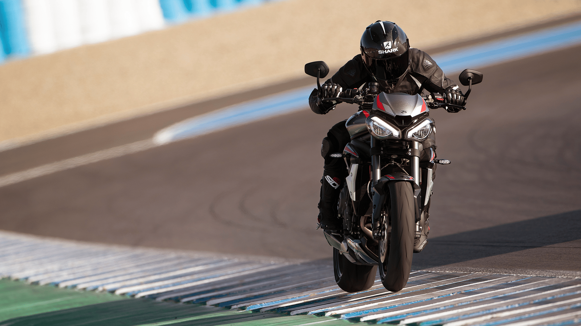 triumph street triple rs 2022 model launched in india triumph street triple rs 2022 colours price features specifications news in hindi