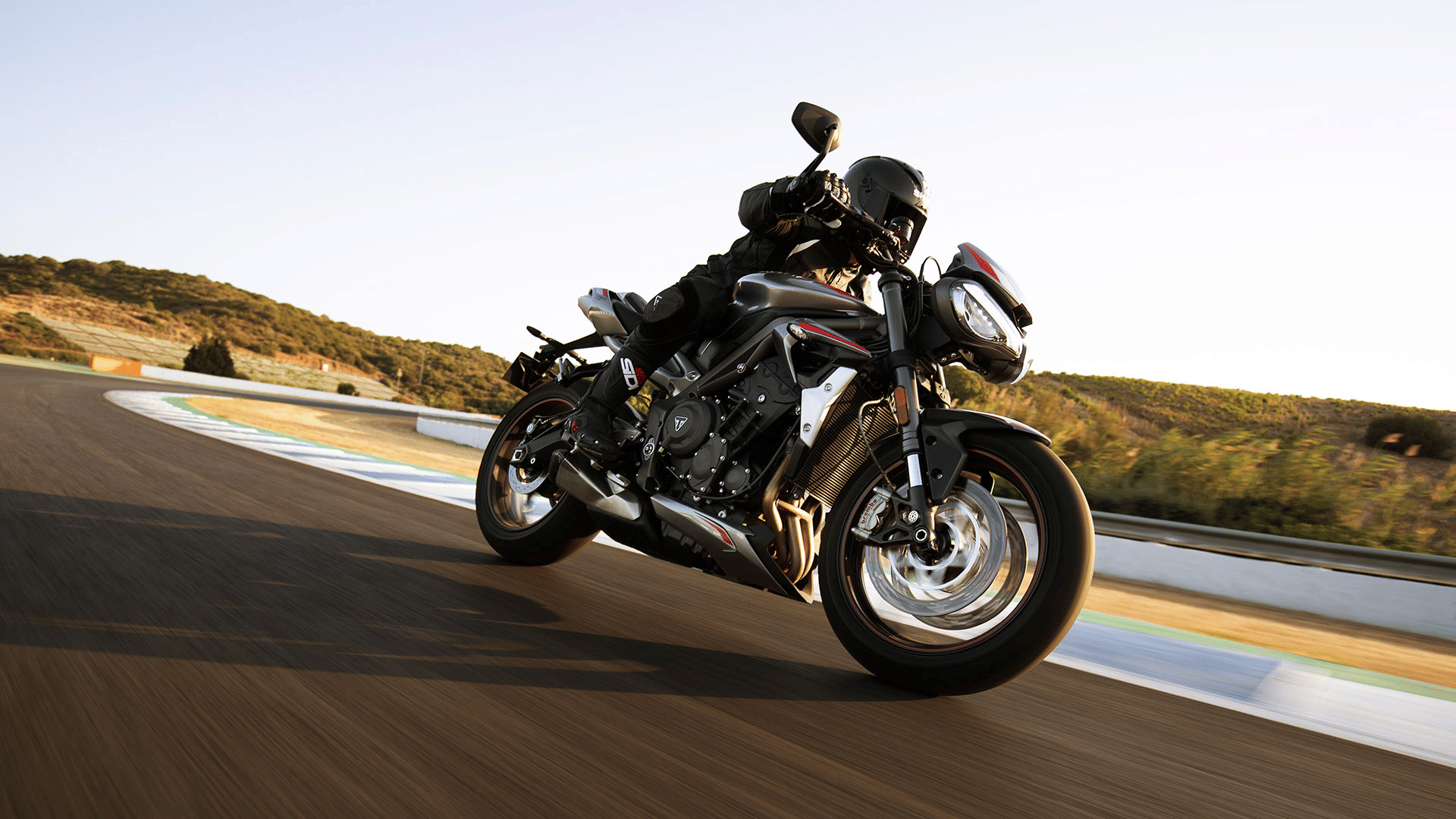 triumph street triple rs 2022 model launched in india triumph street triple rs 2022 colours price features specifications news in hindi