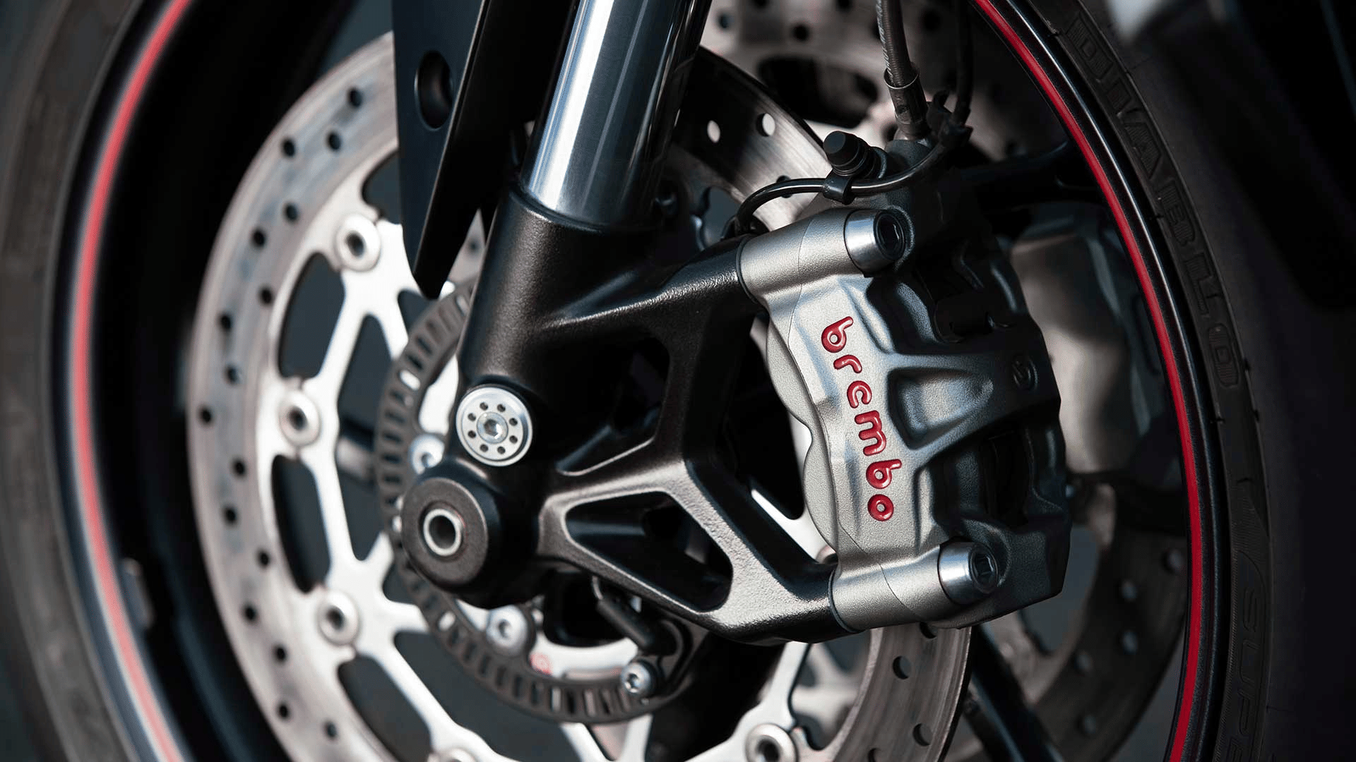 triumph street triple rs 2022 model launched in india triumph street triple rs 2022 colours price features specifications news in hindi