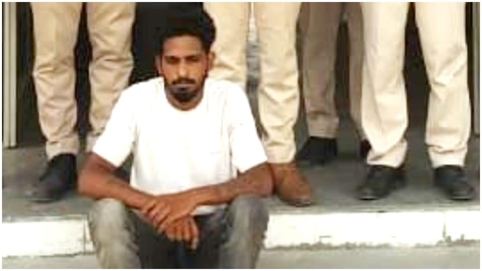 Becoming a member of Dholu gang two laborers demanded five lakh rupees from businessman Hanumangarh