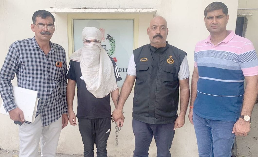 The woman cheated 30 thousand by making a relationship with the teenager, the accused was living in the protection house with permission from the court