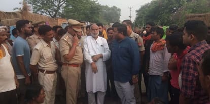 Pickup entered into the hut  harvesting victims, one killed, angry people blocked national highway