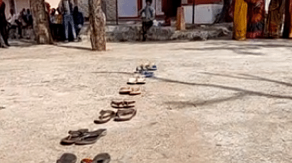 MP Panchayat Chunav: The queue of slippers outside the polling booth, you will be surprised to know the reason!