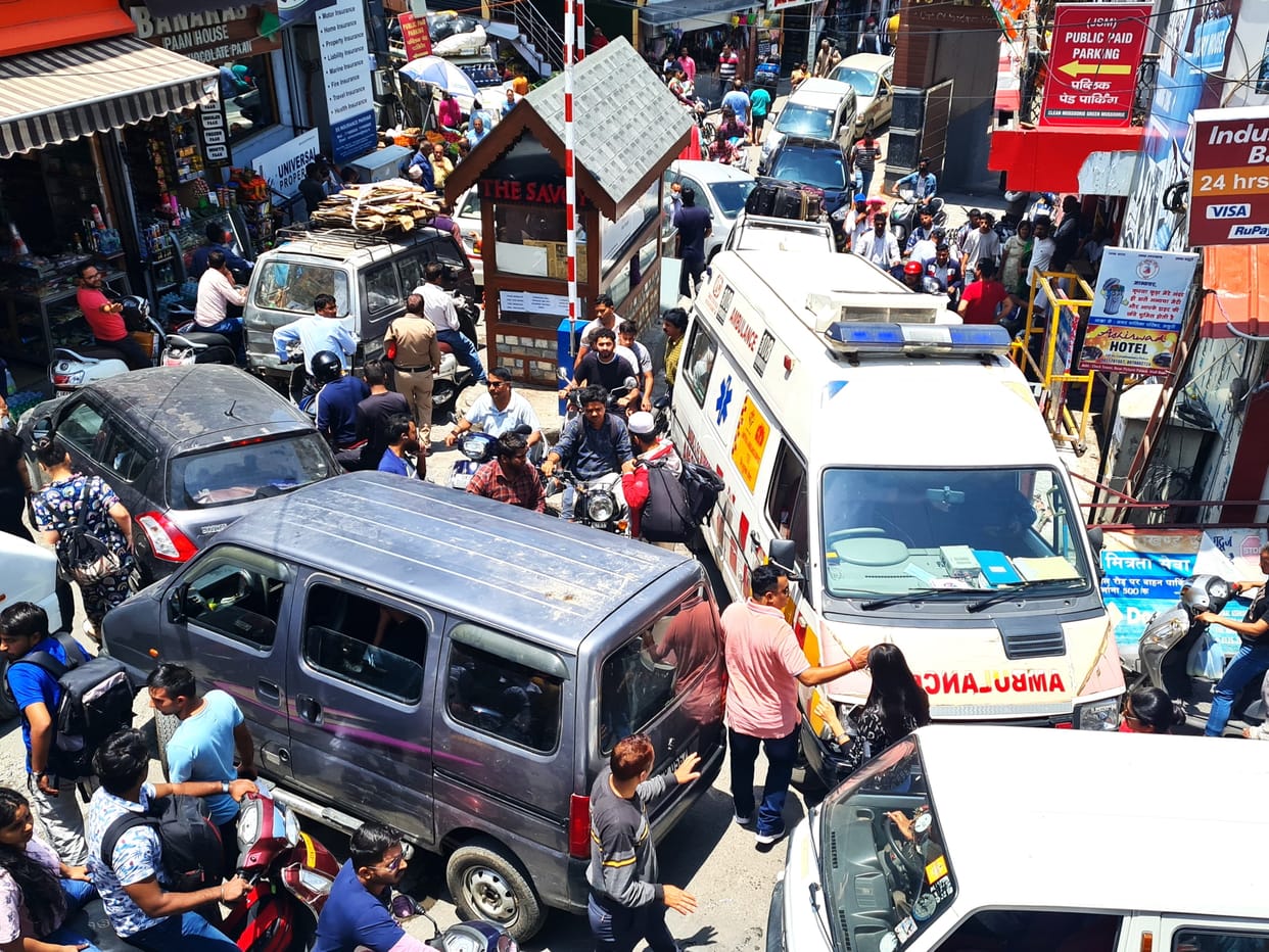 Ambulance stuck in traffic jam, girl life stuck in trouble