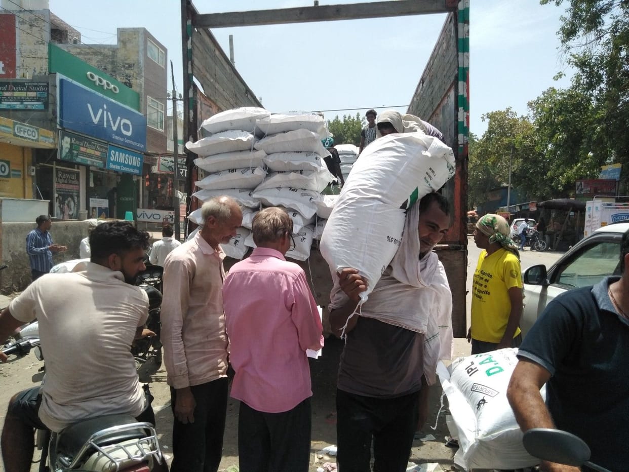 Crowd of farmers gathered for DAP fertilizer