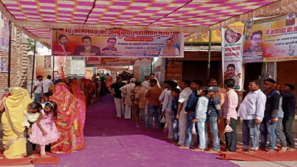 thousands of devotees gathered in Ambubachi Mahotsav of maa kamakhya dham in firozabad