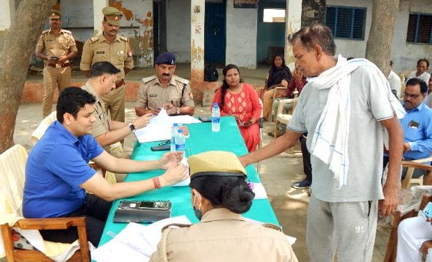 hardoi news,Make arrangements for displacement before removing the poor: DM