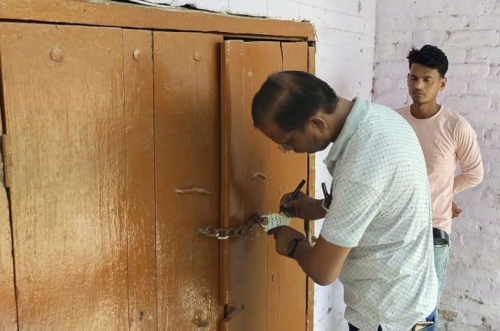 hardoi news,Seduction found in illegal clinic, three sealed