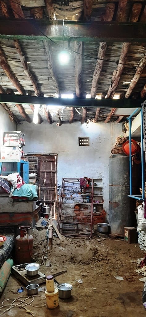 The roof of the house collapsed, woman injured