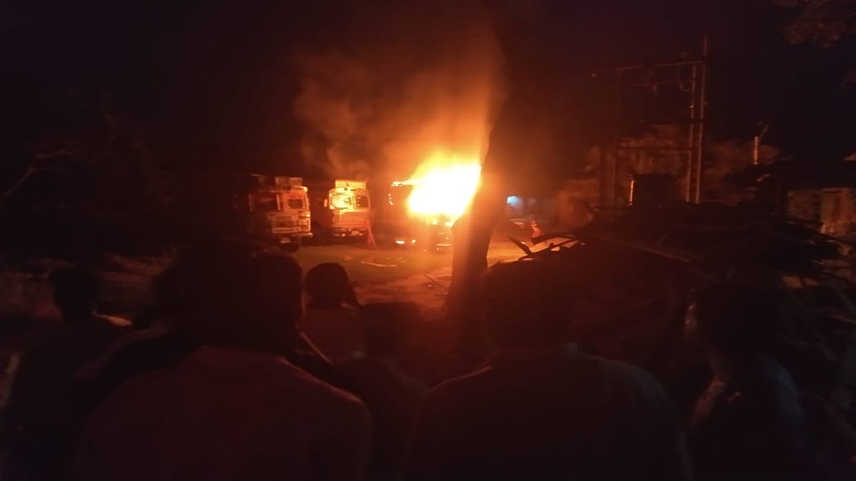 Deoria accident Truck driver crushed child to death on Barhaj Deoria road