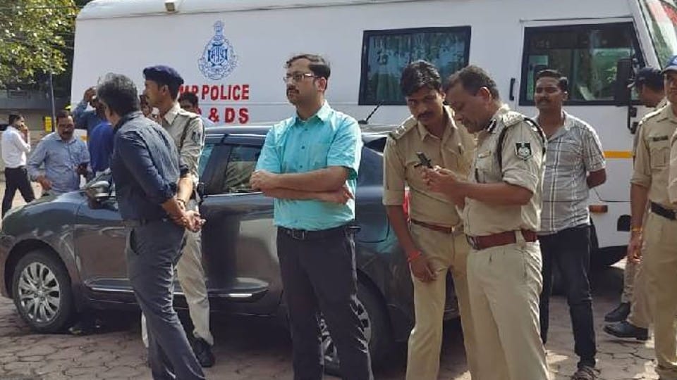 Indore News: TI had done three marriages, a dispute with a female policeman was going on about the car, the matter of affair also came to the fore