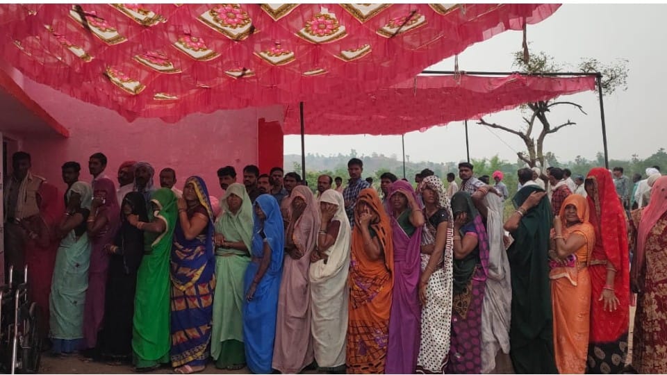 MP Panchayat Chuanv: Polling for the first phase in Panchayat elections begins, voting will be held till 3 pm, enthusiasm among voters