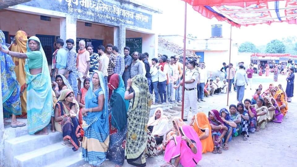 MP Panchayat chunav: There was enthusiasm among voters, queues had started since morning, crowds were seen even after the end of time