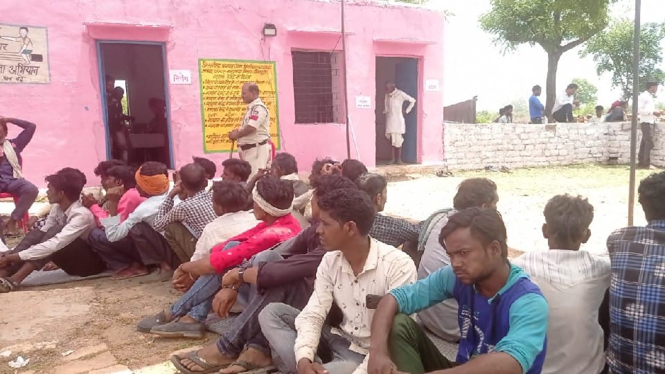 MP Panchayat Chunav: 77.28 percent voting in Badarwas of Shivpuri and 70.33 percent in Khaniyadhana