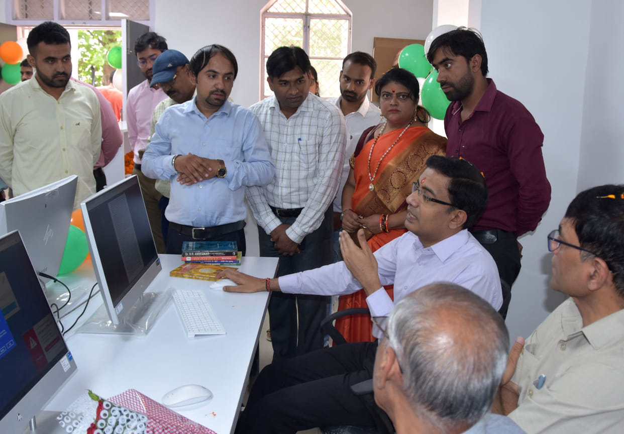 Make life successful by taking advantage of e-library: Divisional Commissioner