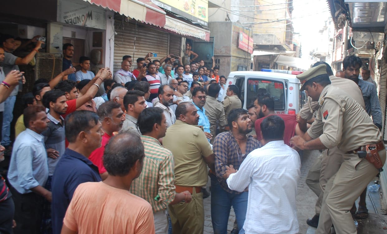 Hathras: Quarrel over possession of shop, father-son arrested