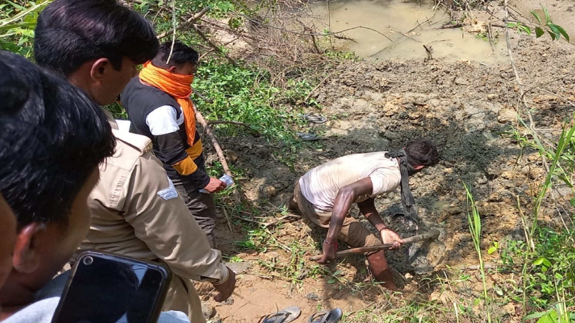 Bijnor Police have recovered the dead body of girl and has taken the lover into custody
