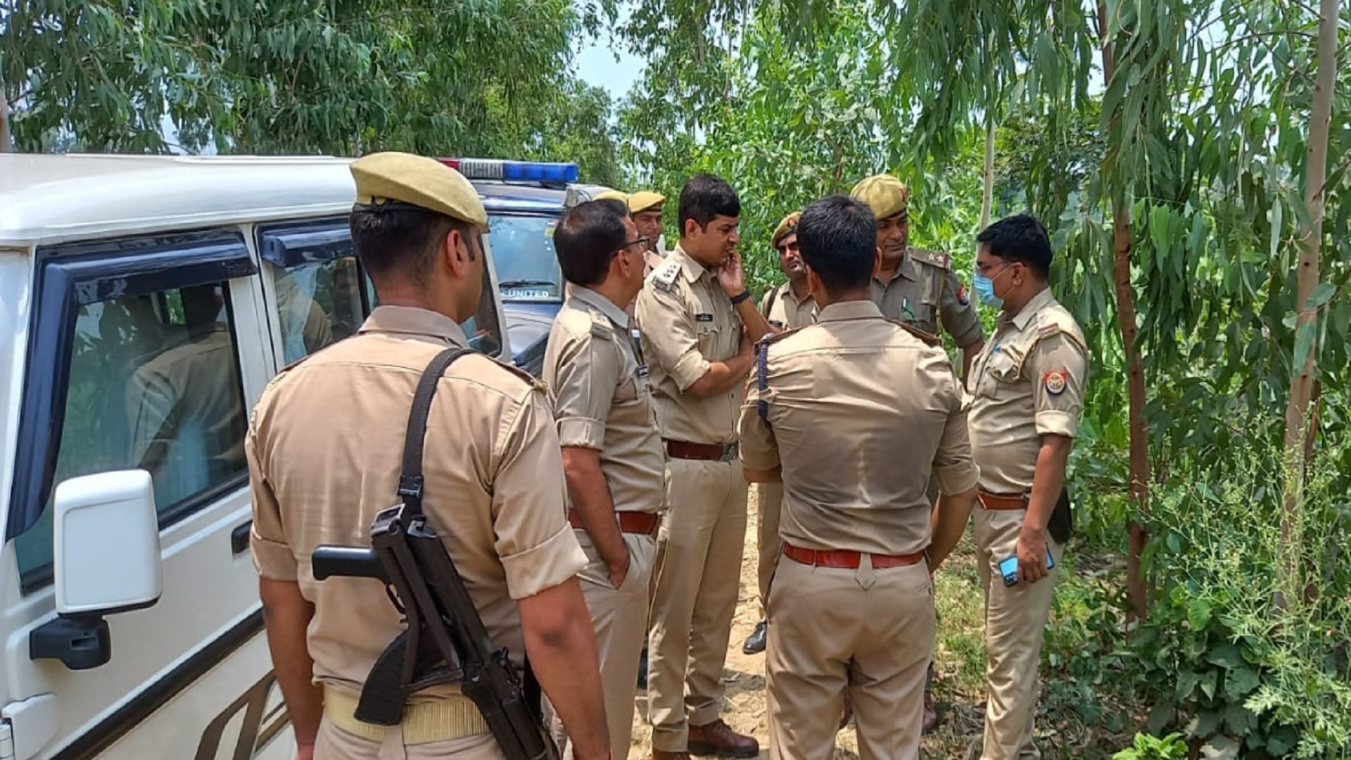 Bijnor Police have recovered the dead body of girl and has taken the lover into custody