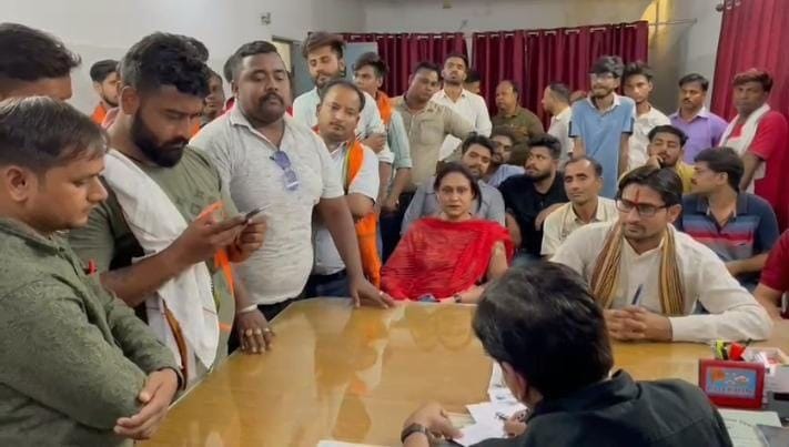 Hathras: Electricity personnel-vigilance team accused of recovery in the name of checking