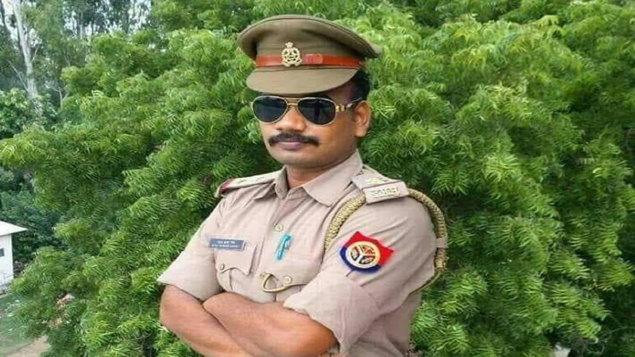 Police station officer dies in suspicious condition, dead body found in bathroom