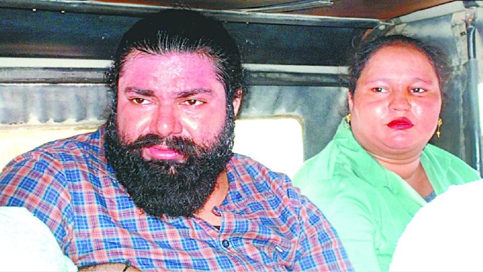 agra police searching absconding accused in the accused of blogger Ritika Singh murder