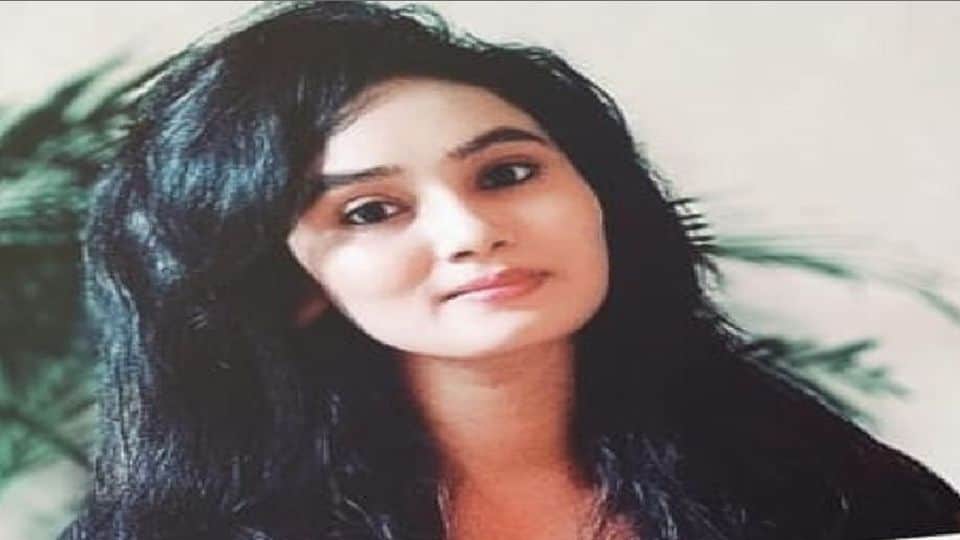 agra police searching absconding accused in the accused of blogger Ritika Singh murder