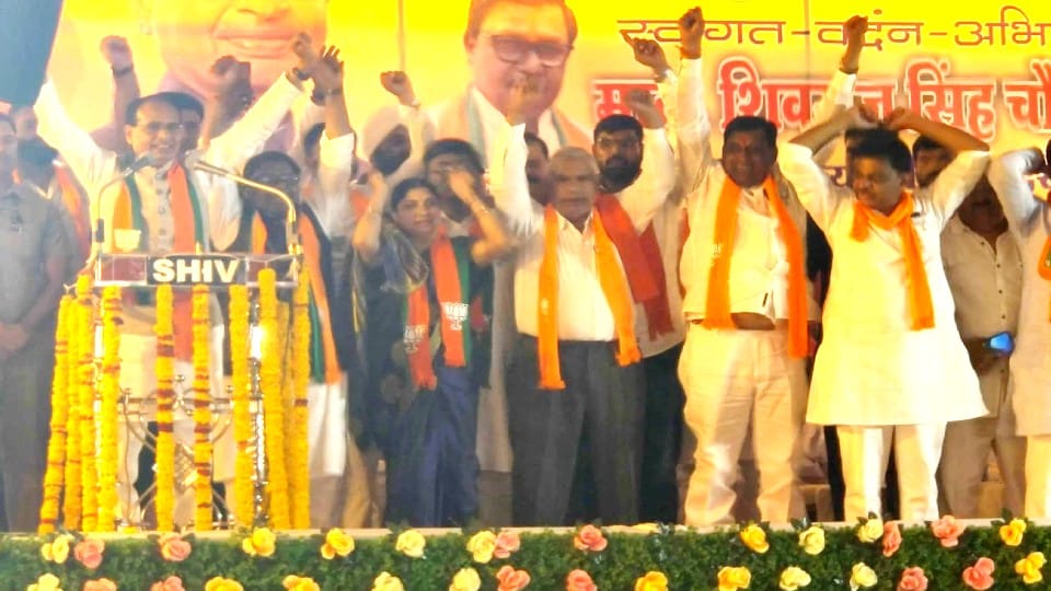 CM in Chhindwara: Chief Minister targeted Kamal Nath, said- you did the cutting work, Mama has come to add