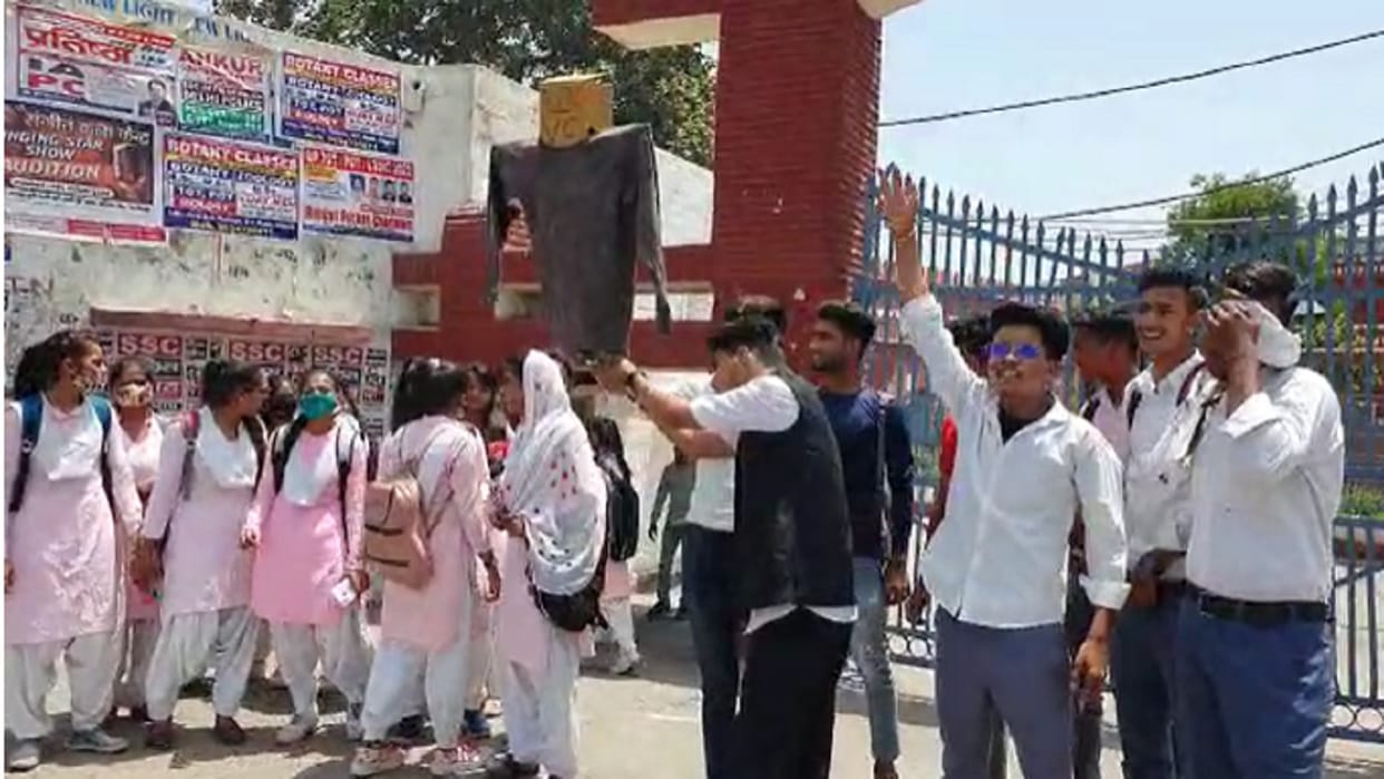 Dharm Samaj College students protest against fee submission without classes